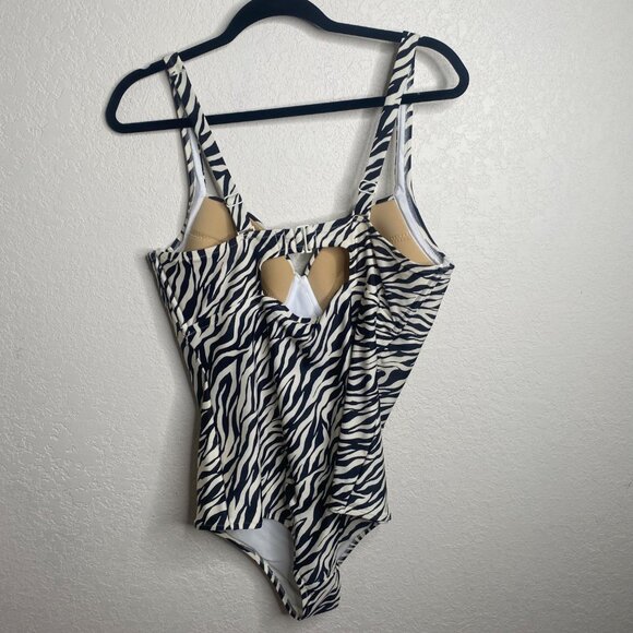 Zebra Print One-Piece Swimsuit Plus Size 1X Underwired Padded Cups Womens Swimwe - Picture 4 of 11